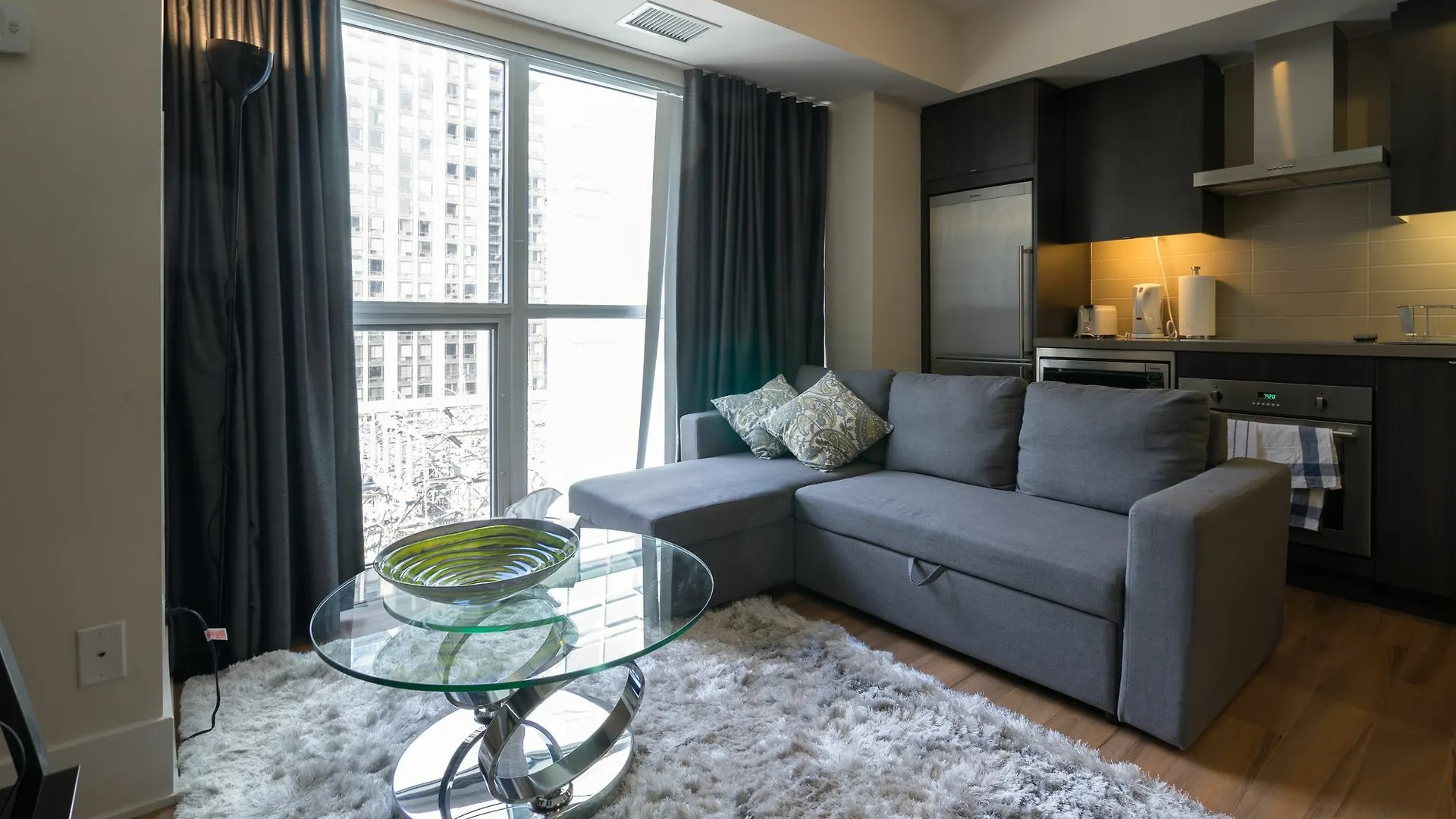 Applewood Suites - Executive 3 Bdrm Toronto Canada
