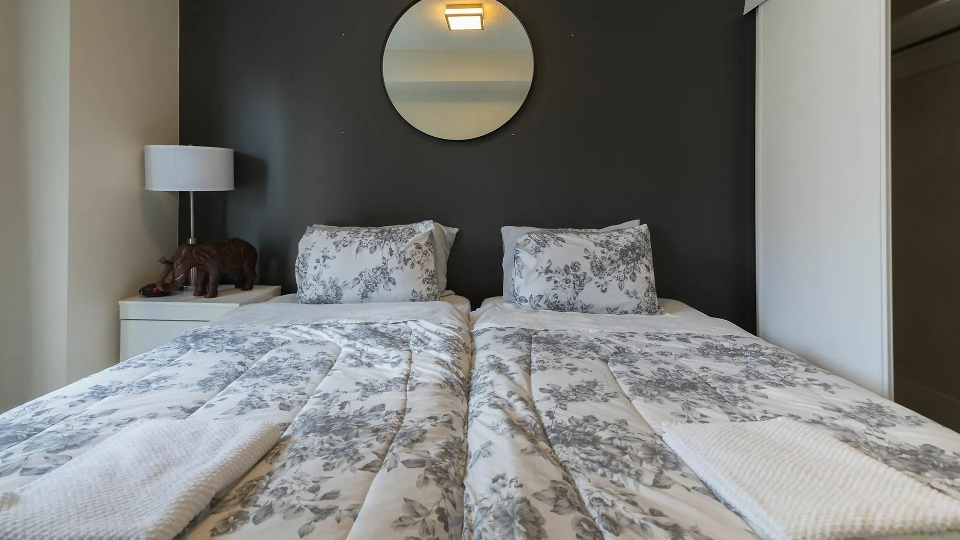 Apartment Applewood Suites - Executive 3 Bdrm Toronto Canada