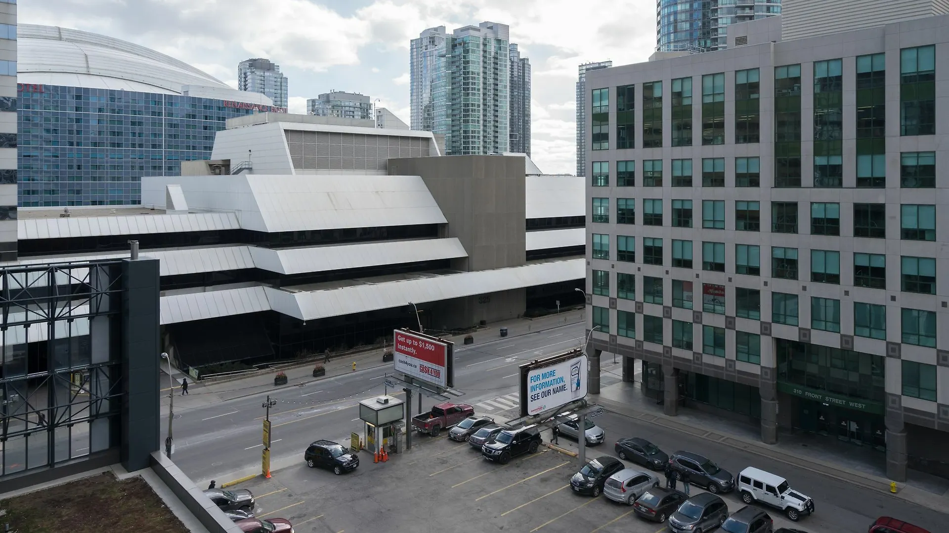 Applewood Suites - Executive 3 Bdrm Toronto Apartment