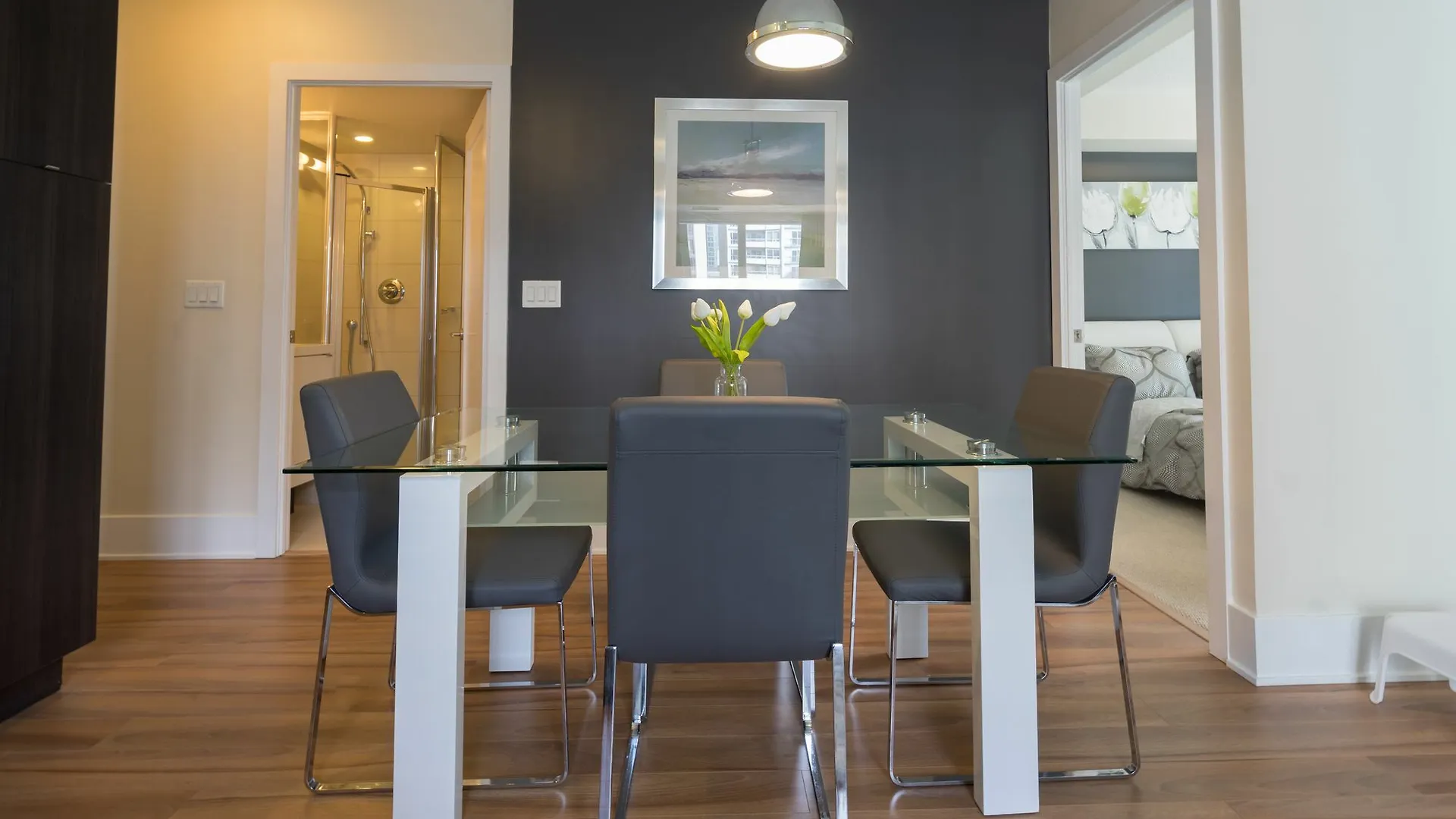 Applewood Suites - Executive 3 Bdrm Toronto Canada