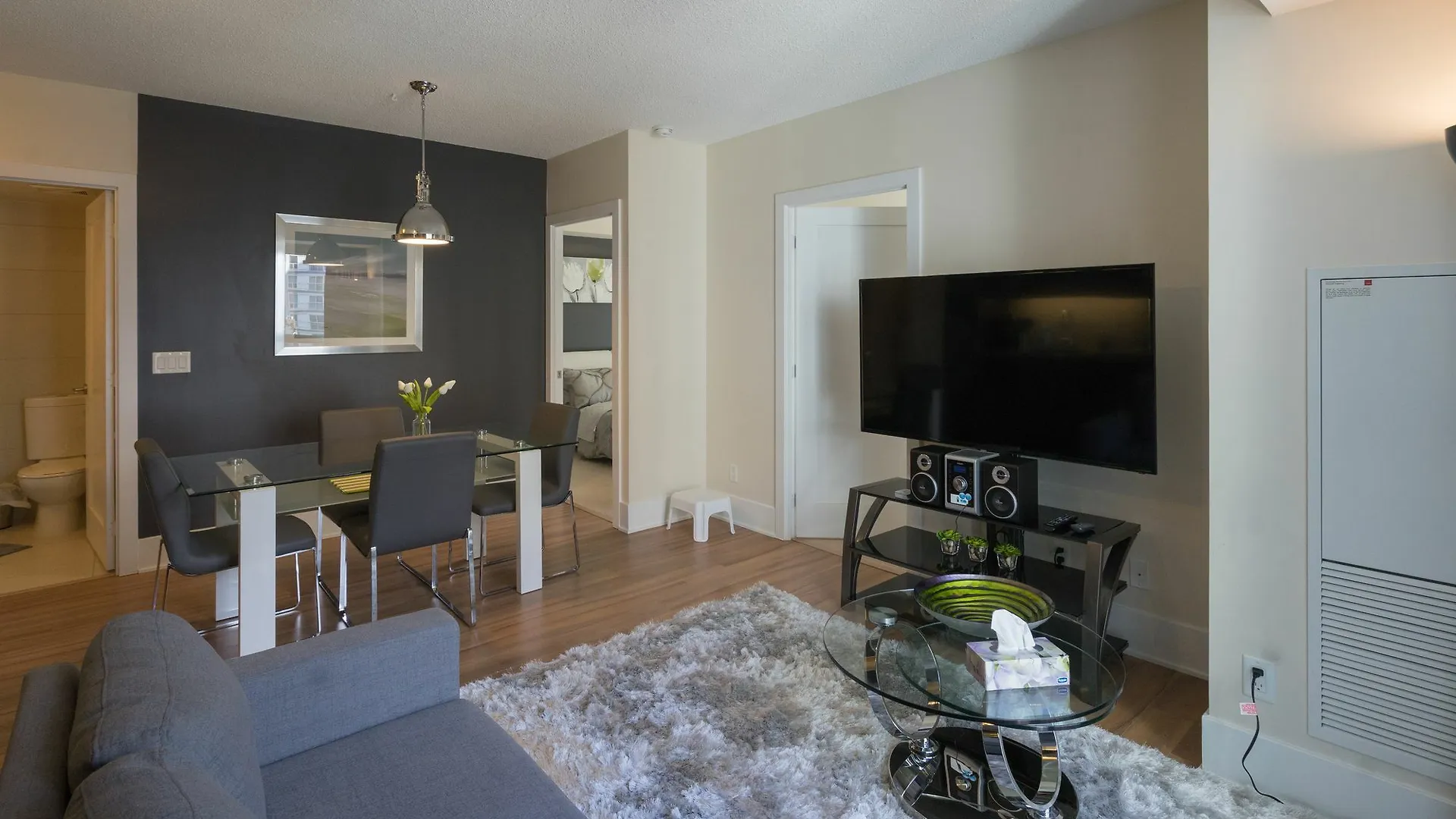 Applewood Suites - Executive 3 Bdrm Toronto Canada