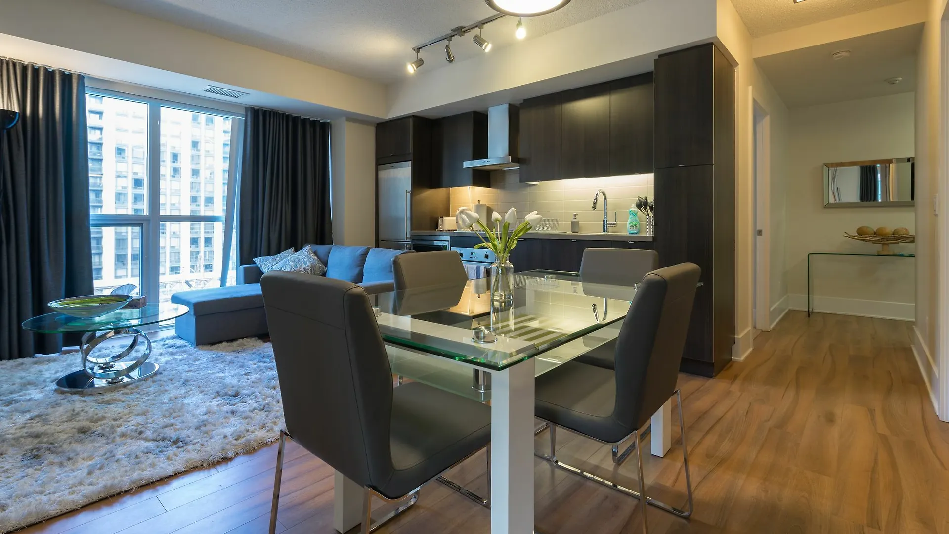 Applewood Suites - Executive 3 Bdrm Toronto Apartment